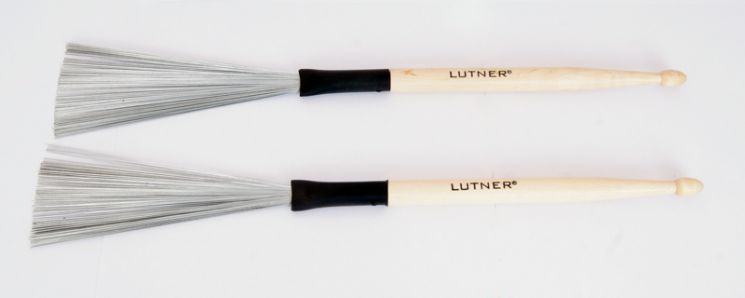 SV505 Щетки для барабана металлические, деревянная ручка Lutner