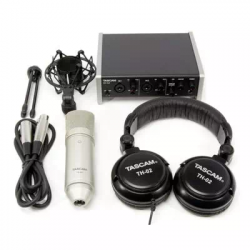 Tascam TrackPack 2x2  Комплект для подкастинга, включающий, аудиоинтерфейс US-2x2, высококачественны