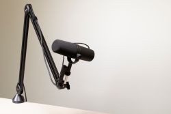 Стойка настольная для микрофона Ultimate Support BCM-200 пантограф
