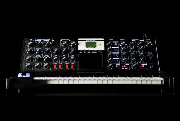 Синтезатор аналоговый MOOG Voyager Electric Blue Edition